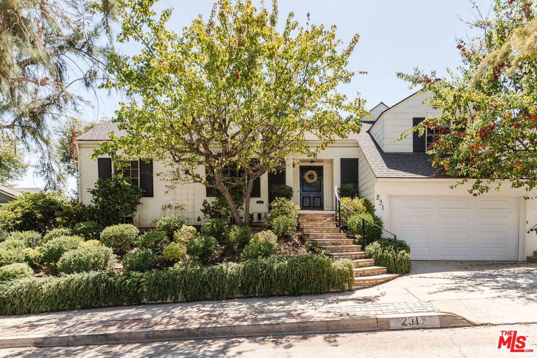 231  S Thurston Ave 3BR Brentwood La