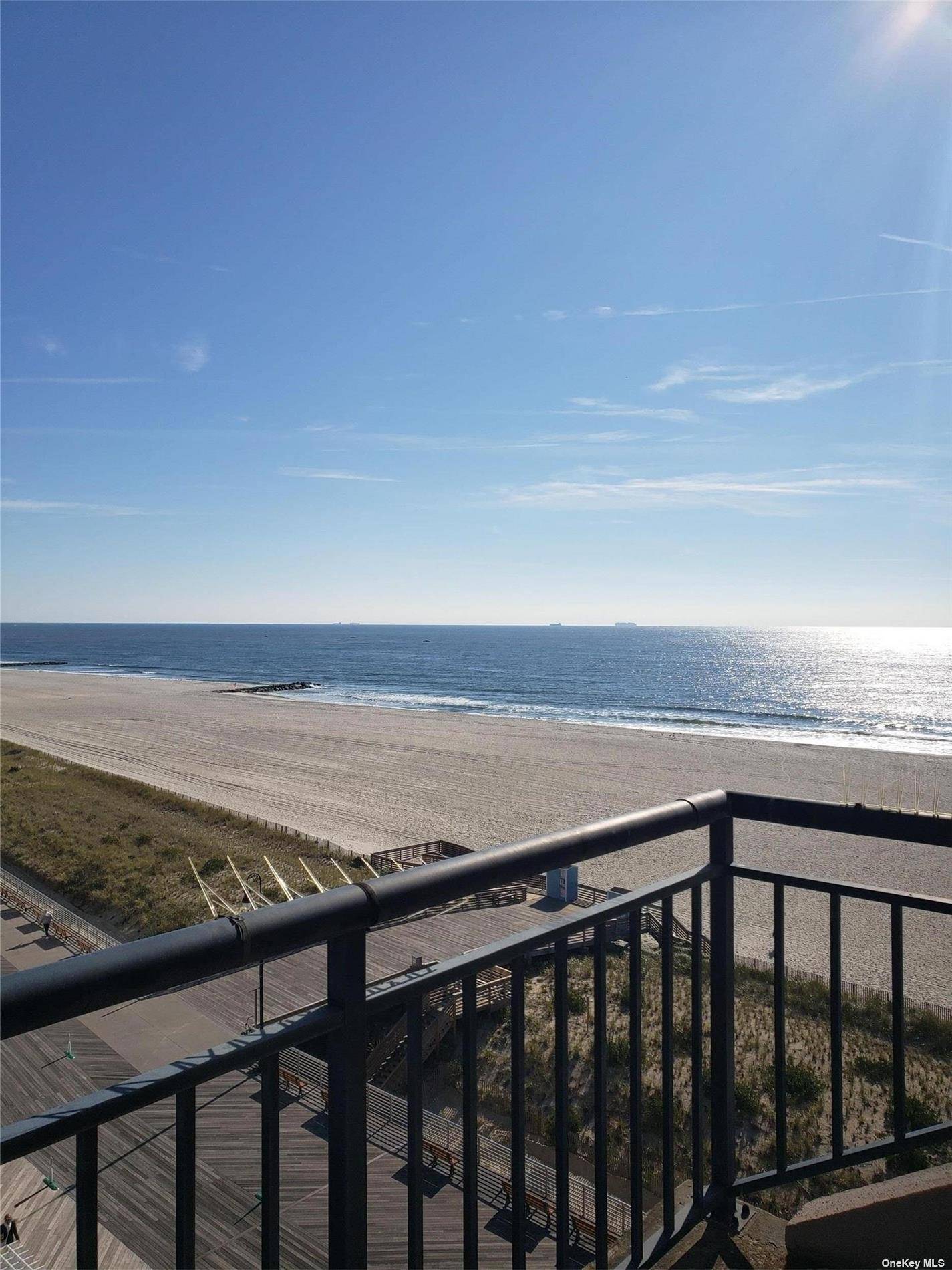 Resort Living with AMAZING SOUTHEAST AND SOUTHWEST OCEANVIEWS !