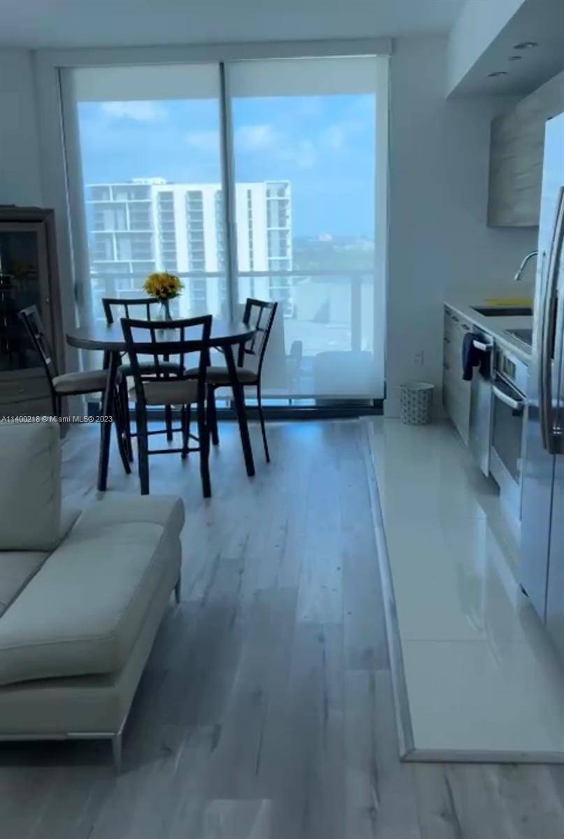 Beautiful 2 Bedroom, 2 Bath fully furnished unit in the middle of Midtown.