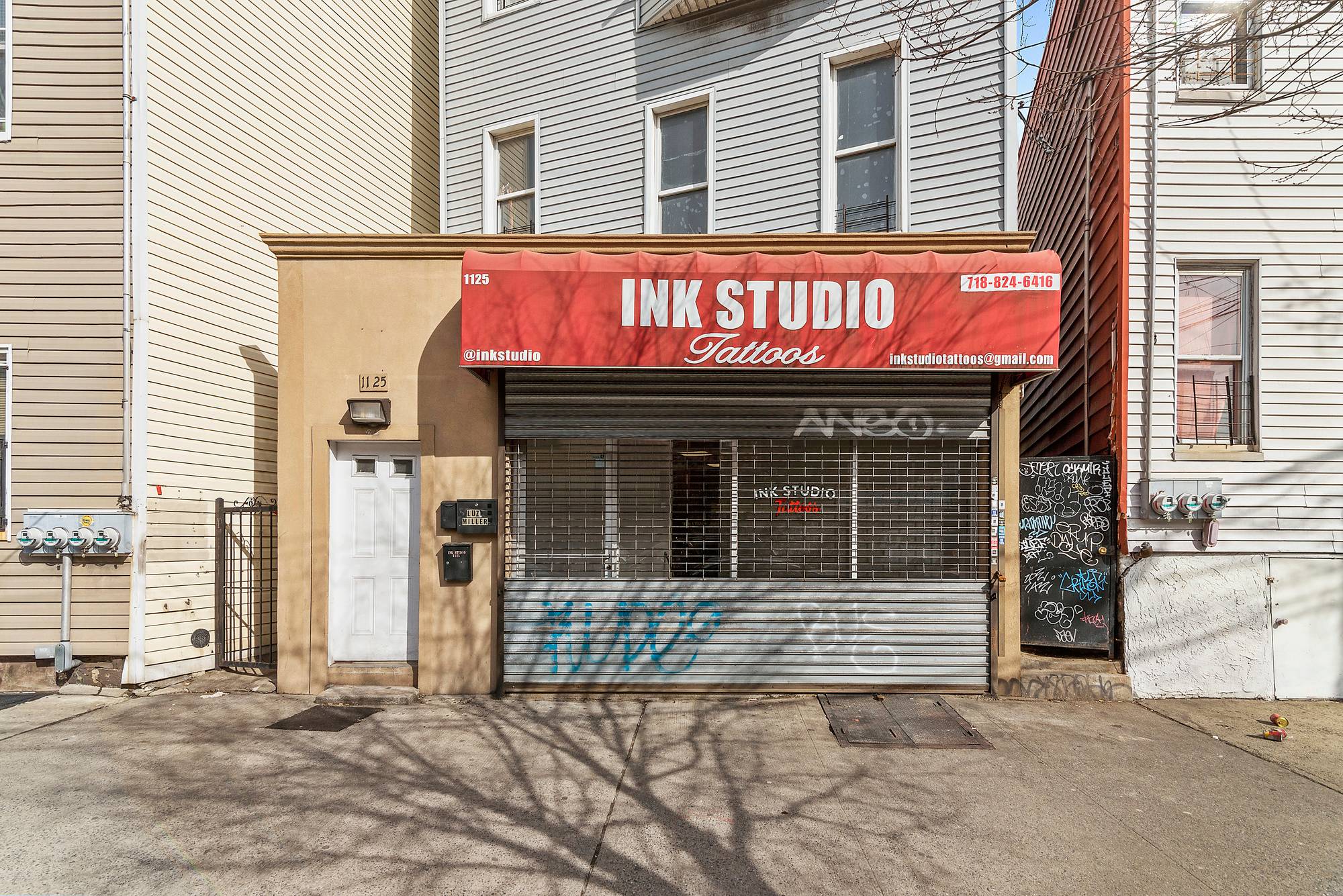 This recently renovated mix use commercial residential building in The Bronx offers an outstanding opportunity for business and investment use in the Eastern Bronx Van Nest neighborhood.