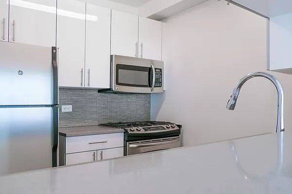 This spacious and well appointed STUDIO 1BA includes a separate sleeping ALCOVE that fits a queen sized bed.