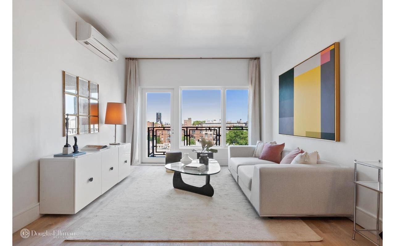 Closings have begun ! 15 E 19th features a boutique selection of 33 apartments within a rare cul de sac, surrounded by beautiful foliage and open sky views at a ...
