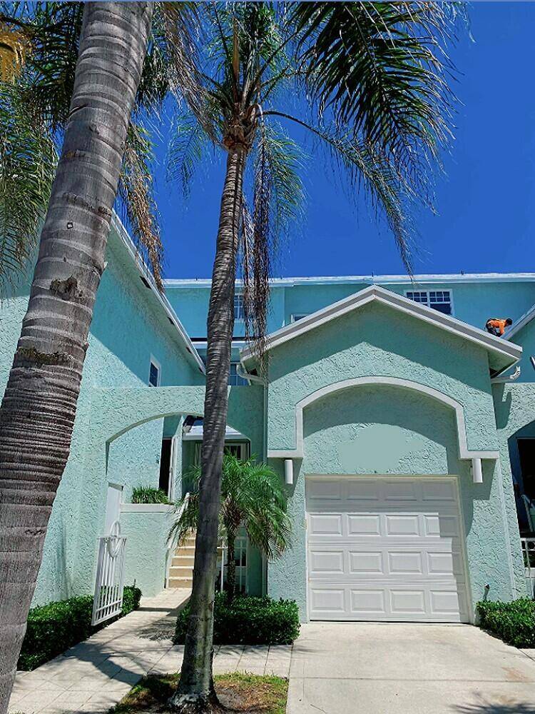 Ocean View Pet Friendly Balcony Garage Gate access to Beach Great Location.