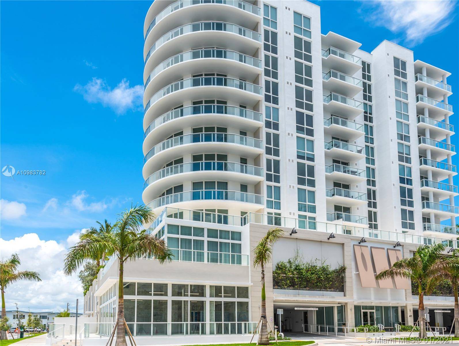 Magnificent newly built 7th floor SOUTH WEST facing INTRACOASTAL view condo, 2 bedroom 3 bath, living dining den with sofa sleeper, balcony, turn key completely furnished with Gale Signature package ...