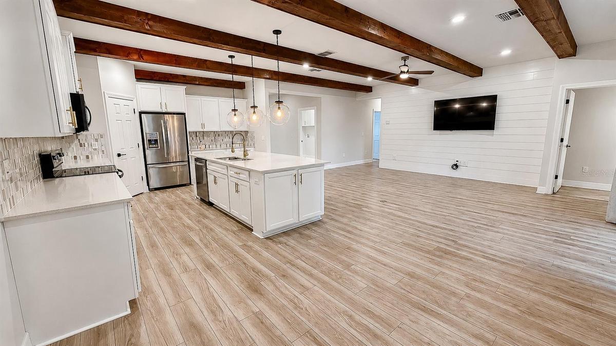 KITCHENETTE AREA