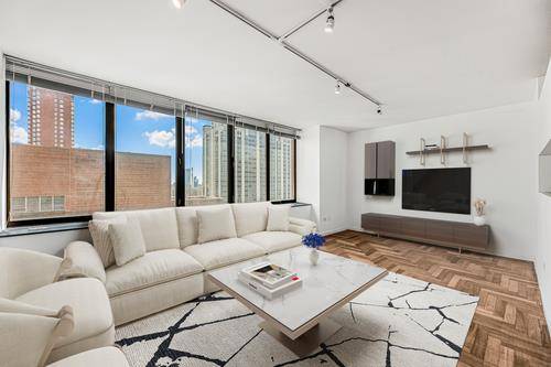 Wonderful and Elegant on 72nd Street come see this High Floor One bedroom One Bathroom.