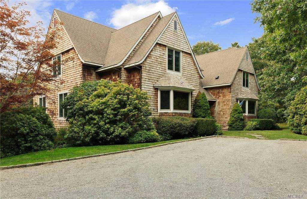 Rental Reg. 20 1891. Enjoy your Fall and Winter in this pristine home just minutes from East Hampton Village.