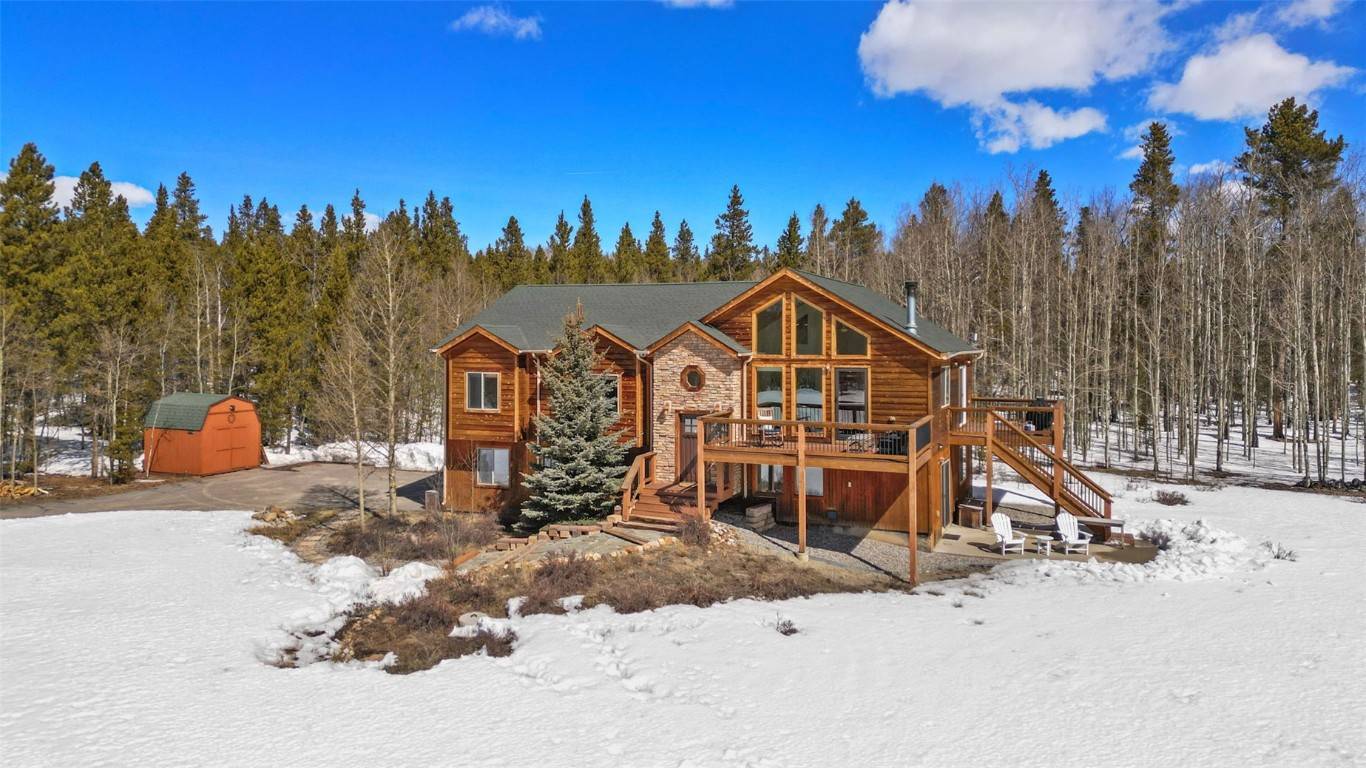 Imagine yourself in a meticulously crafted and impeccably maintained 4 Bed 3 Bath home that feels like a perfect blend of Mountain Lifestyle and Modern Comfort.