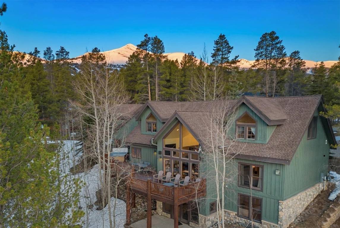 Evergreen Lodge is perfectly situated between the base of Peak 8 and Main Street Breckenridge.