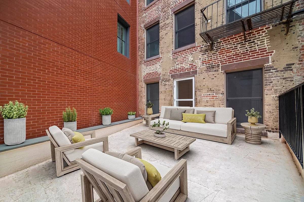 Welcome to 546 Hudson ! This is a brand new renovated full floor one bedroom in the heart of the West Village with a hute private terrace available for May ...
