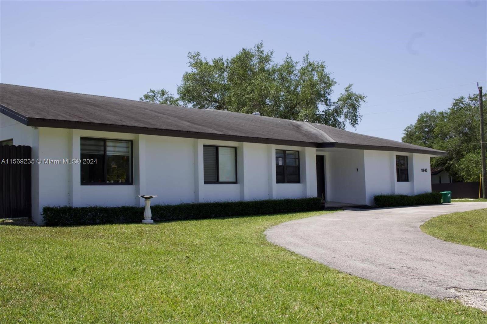 Great opportunity to purchase a licensed ALF located in Cutler Bay with Real Estate.