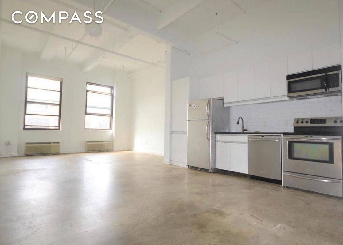 No Fee Studio Flex 1 Bedroom 1 Bath apartments with 14 ceilings, large windows that provide natural light in this airy unit and with tons of storage.