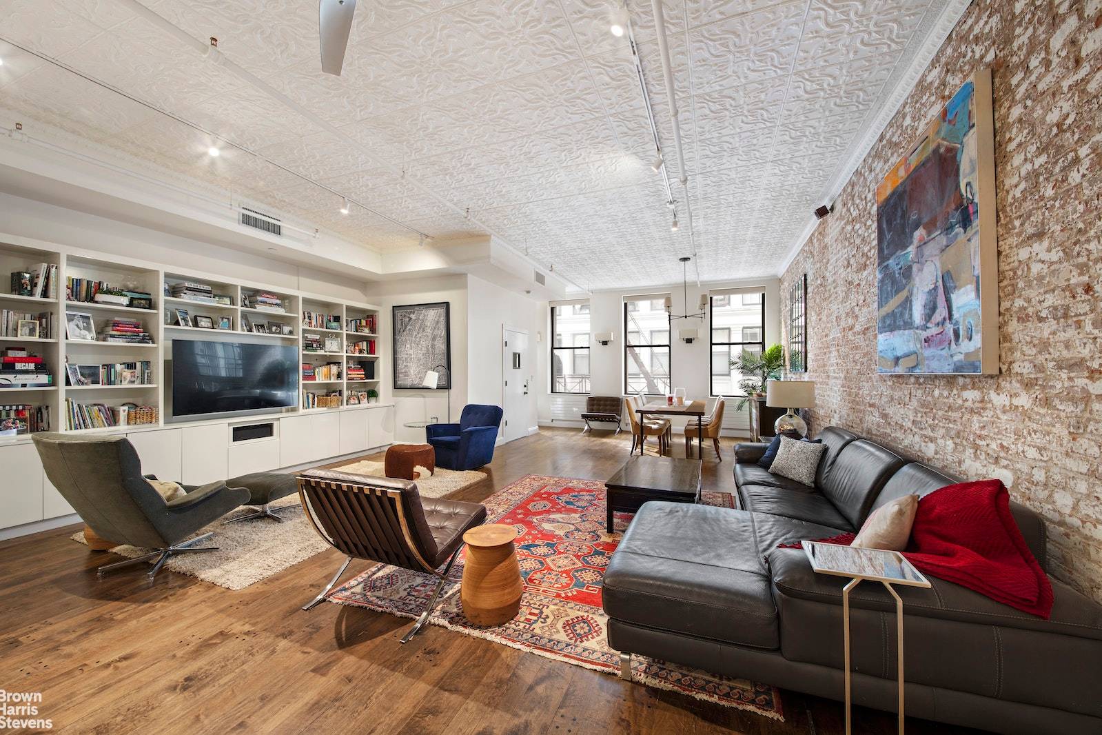 History and luxury mingle to stunning effect in this classic gut renovated full floor loft located right in the heart of Tribeca's burgeoning gallery district !