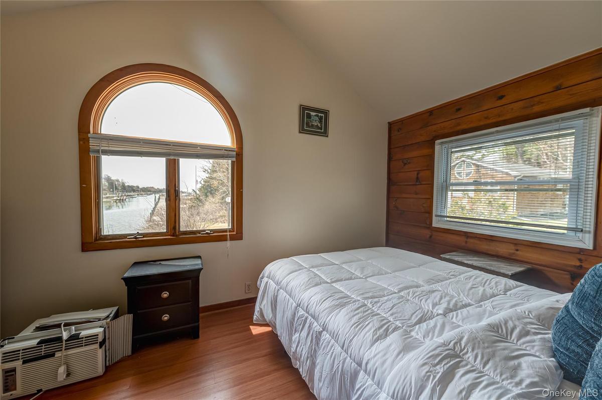 Cozy 1 bedroom with water views