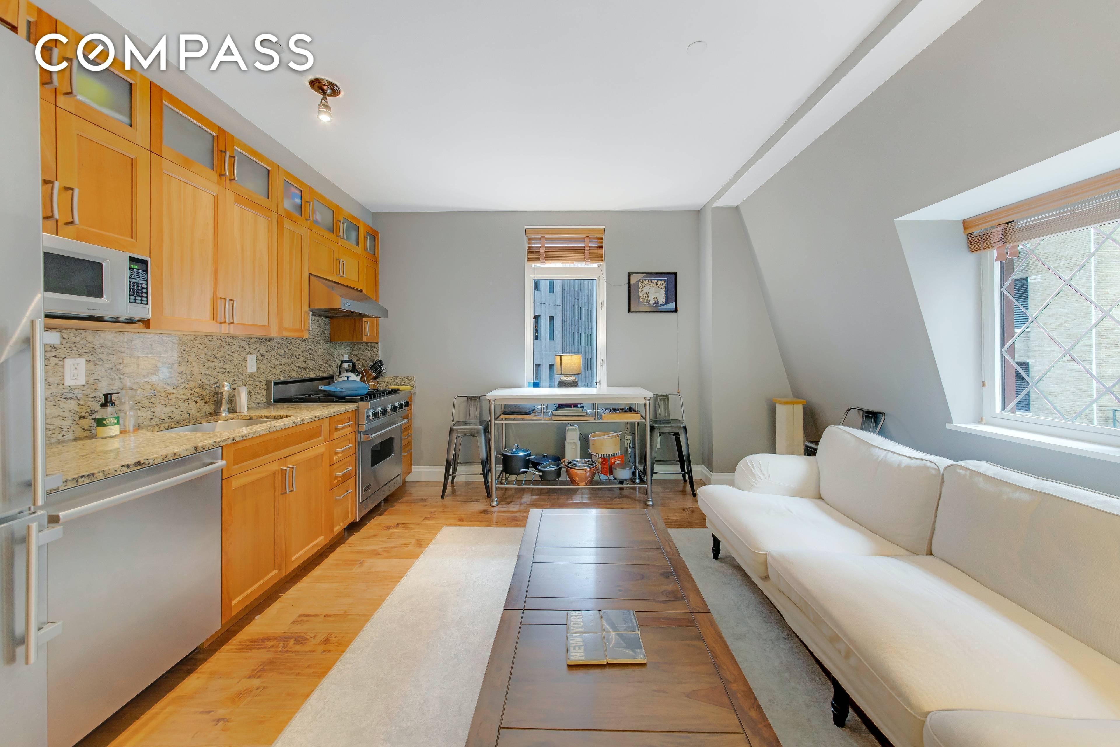 Furnished One bedroom in the heart of the Financial District.