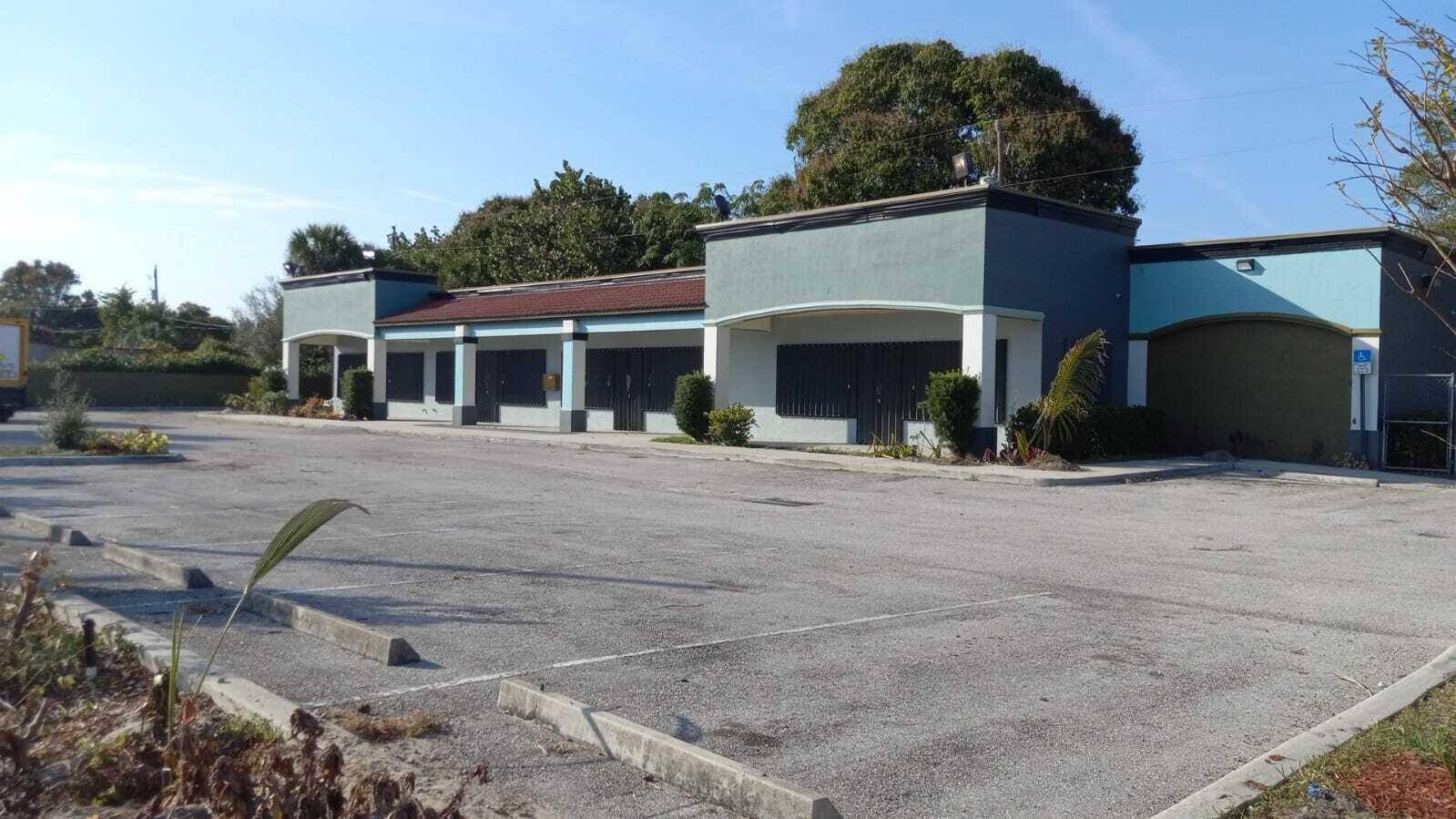 Get your grand opening at this strategically placed 4 unit commercial property in Riviera Beach.