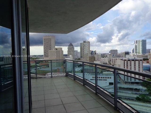 GREAT 2 BEDROOMS DEN AND 2 BATHROOMS, BIG BALCONY UNIT WITH NICE VIEW OF MIAMI RIVER AND DOWNTOWN SKYLINE.