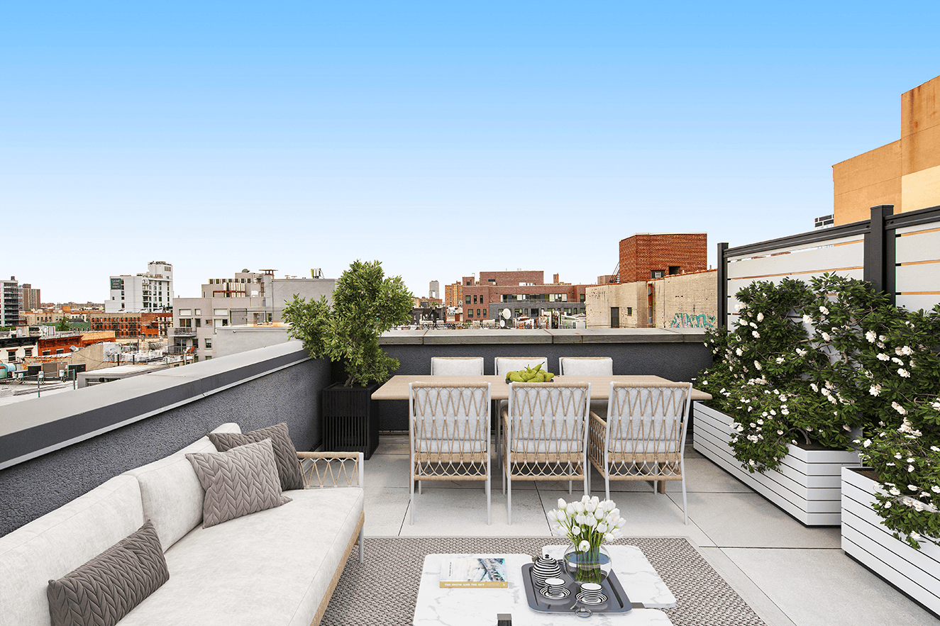 147 Ludlow offers a shared rooftop deck with stunning downtown views, bike storage, and a doorman attended lobby.