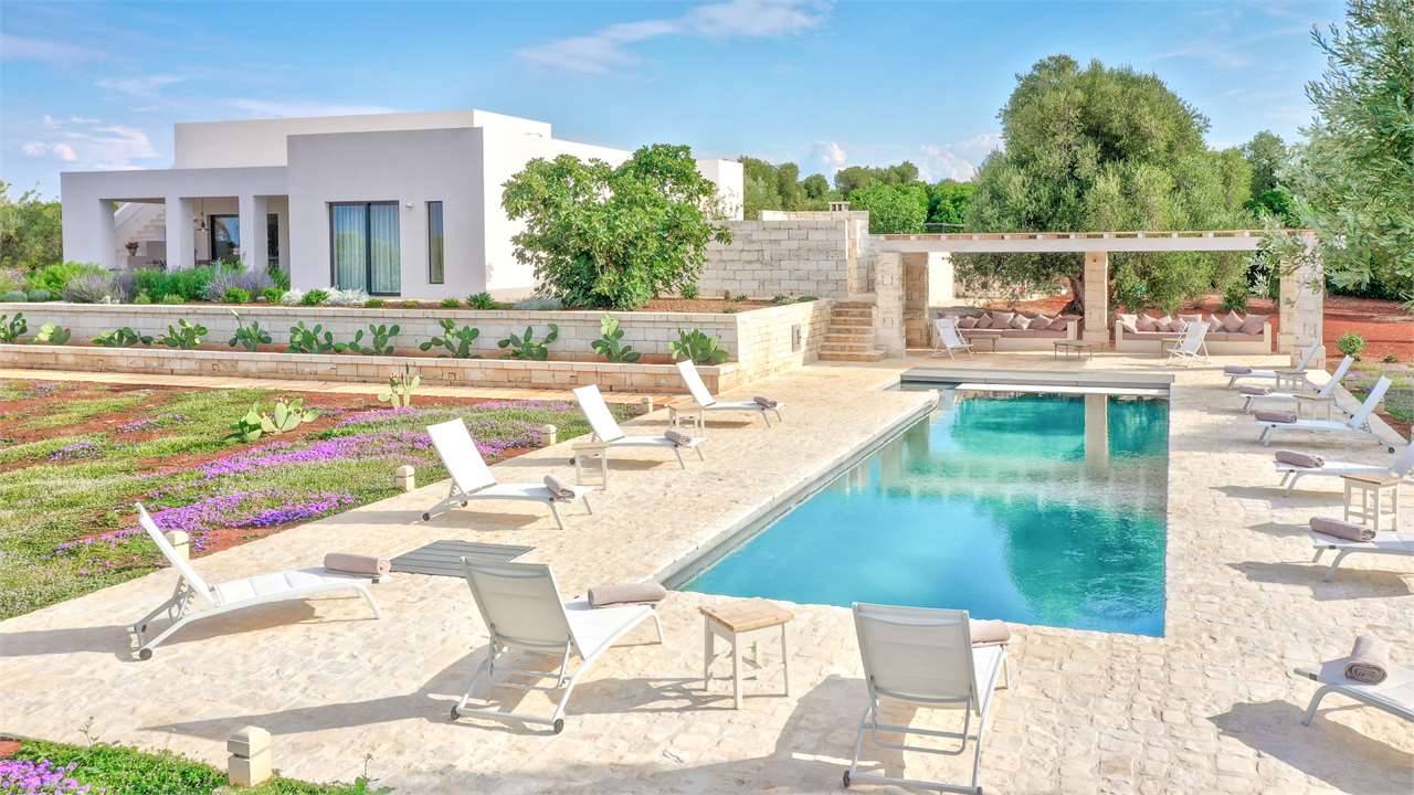 Villa Orama Relais, a modern luxury villa for sale