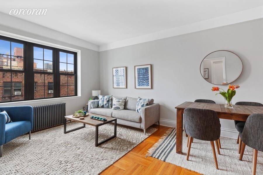 With breathtaking views of the New York Harbor and the Manhattan skyline from every window, this beautiful king sized corner one bedroom is truly a dream apartment.
