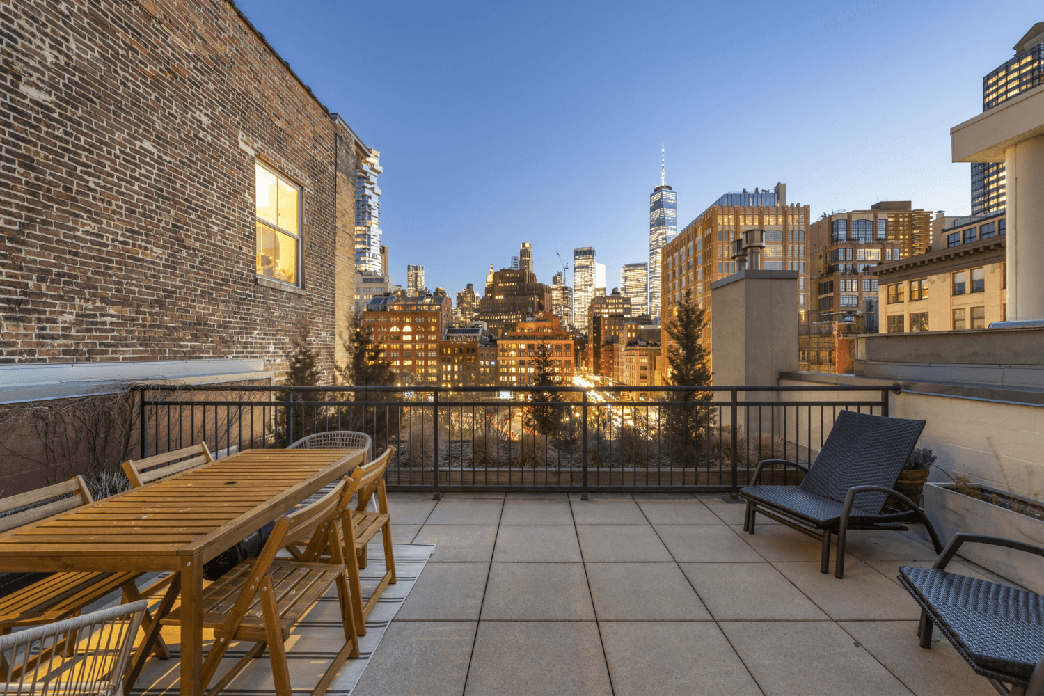 Introducing the Penthouse at Laight House Tribeca Perched at the top of a boutique luxury development overlooking downtown Manhattan and Tribecas Historic District, the Penthouse at Laight House is a ...