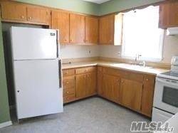 Nice and clean 2br apartment in Legal 2 Family.