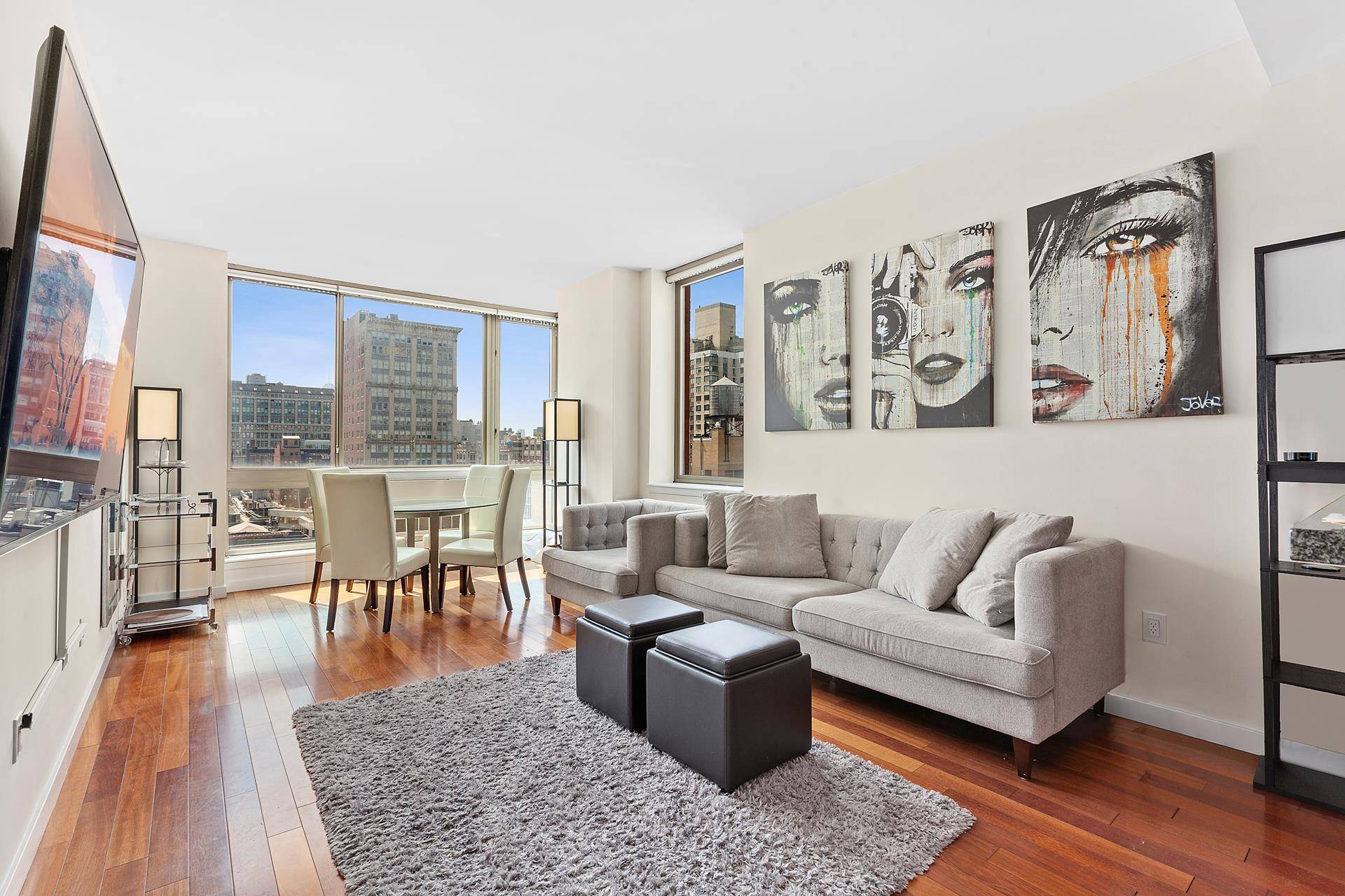High floor corner residence with floor to ceiling windows and stunning Southern and Western views of Downtown Manhattan.