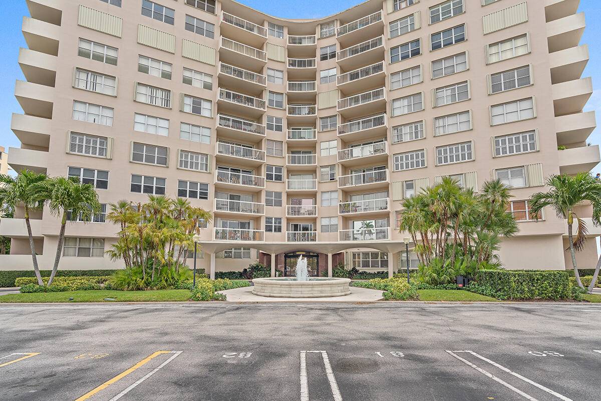 Spacious two bedroom end unit apartment in one of the few direct waterfront buildings in West Palm Beach.