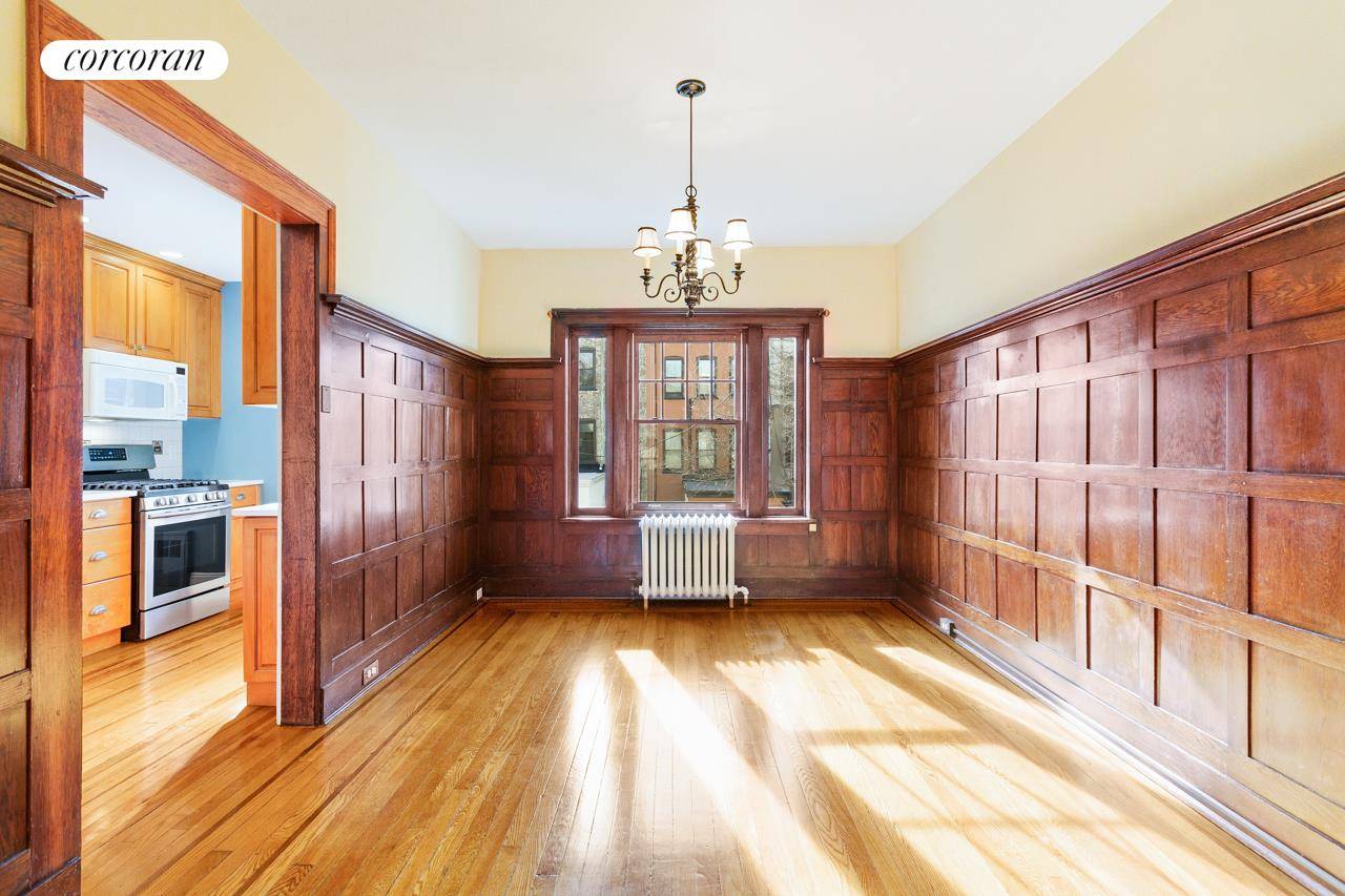 This gorgeous Arts amp ; Crafts style park block upper duplex is simply swoon worthy.