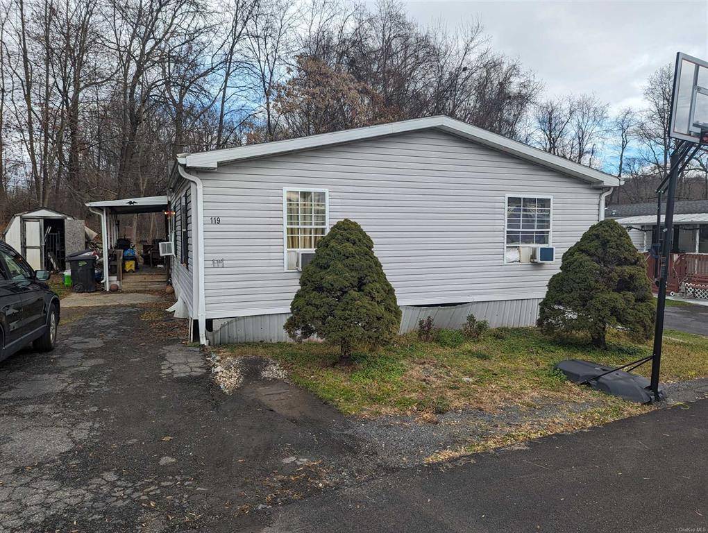 119 This 3 bedroom home with 3 bedrooms and 2 baths located in Walters Mobile Home Park.