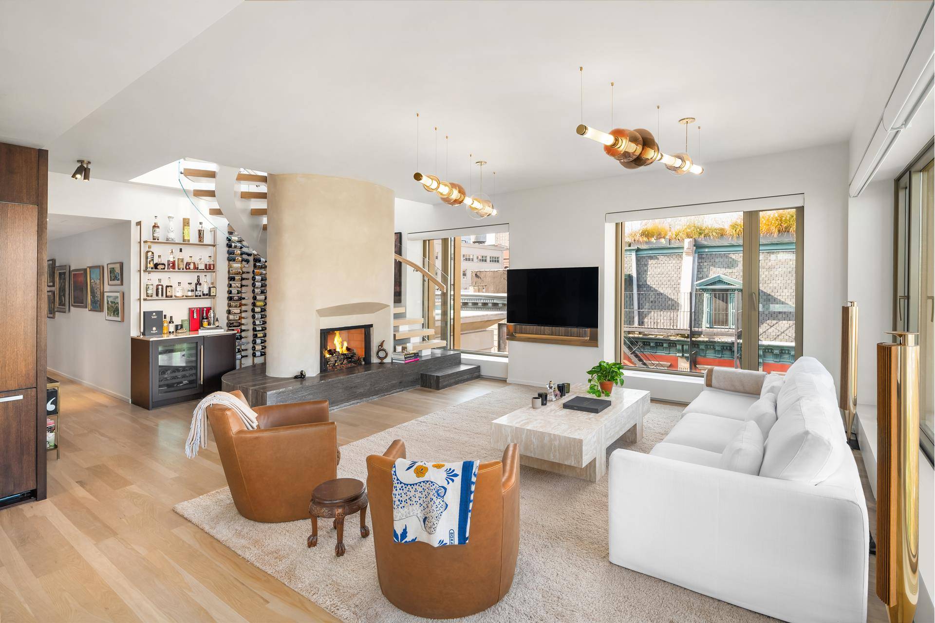 RESIDENCE PHC AT 75 KENMARE STREETA showstopper downtown corner Penthouse residence situated in a New Development condominium building located in one of downtown's hottest neighborhoods, Nolita.