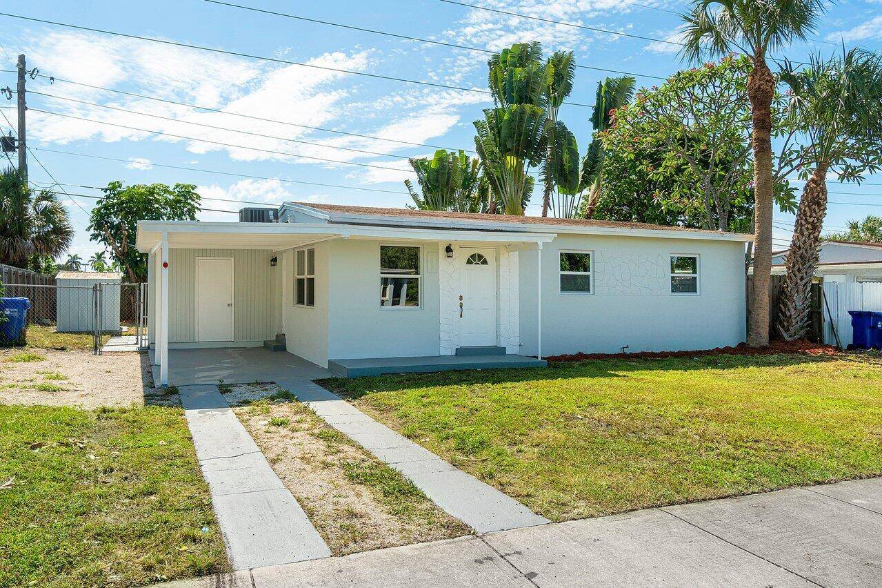 FULLY REMODELED ! ! 3BR 2BA Cozy home with Screened patio and nice backyard.