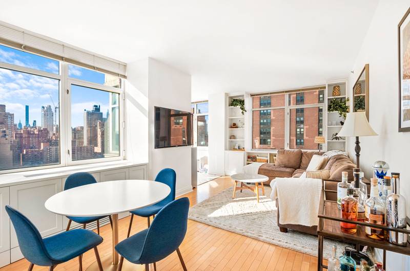 Move right into this super spacious, sun drenched corner two bedroom, two bathroom condo with amazing views of the NYC skyline.