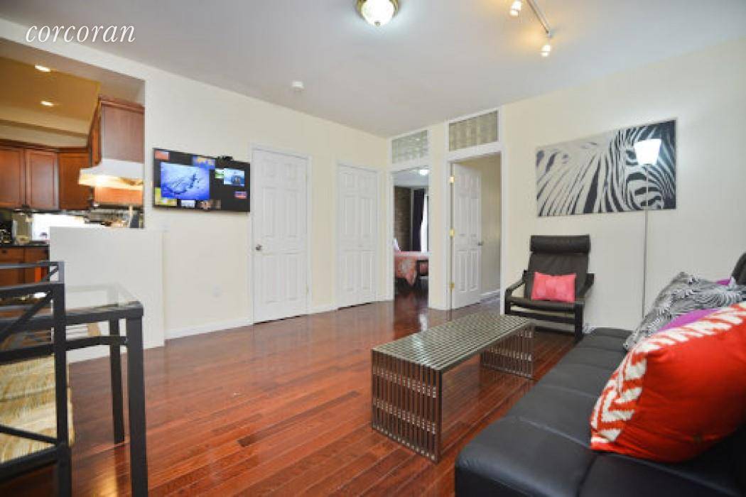 This fully furnished 2 bedroom comes complete with all the kitchen necessities and beautifully appointed furniture.