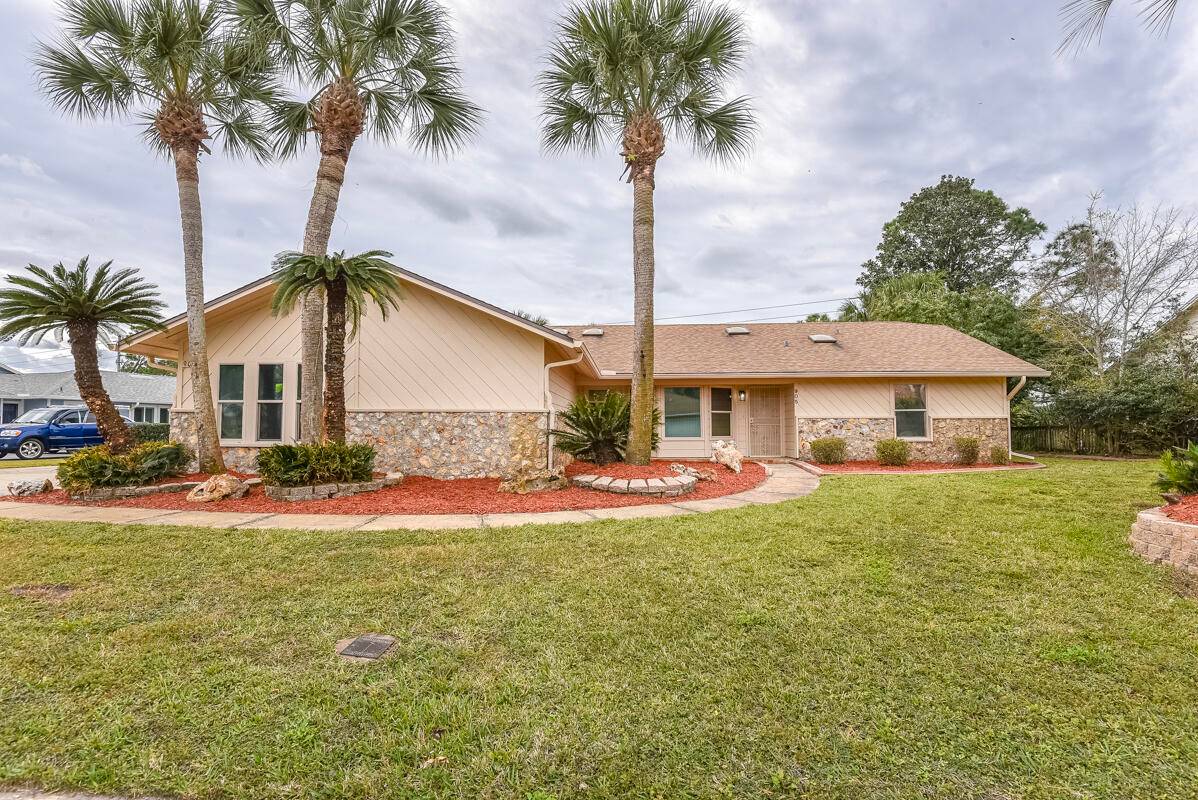 This Pelican Bay Golf Community residence, features a spacious 3 bedrooms and 3 bathrooms spanning 2484 square feet all set against a tranquil canal view infused with quintessential Florida charm.