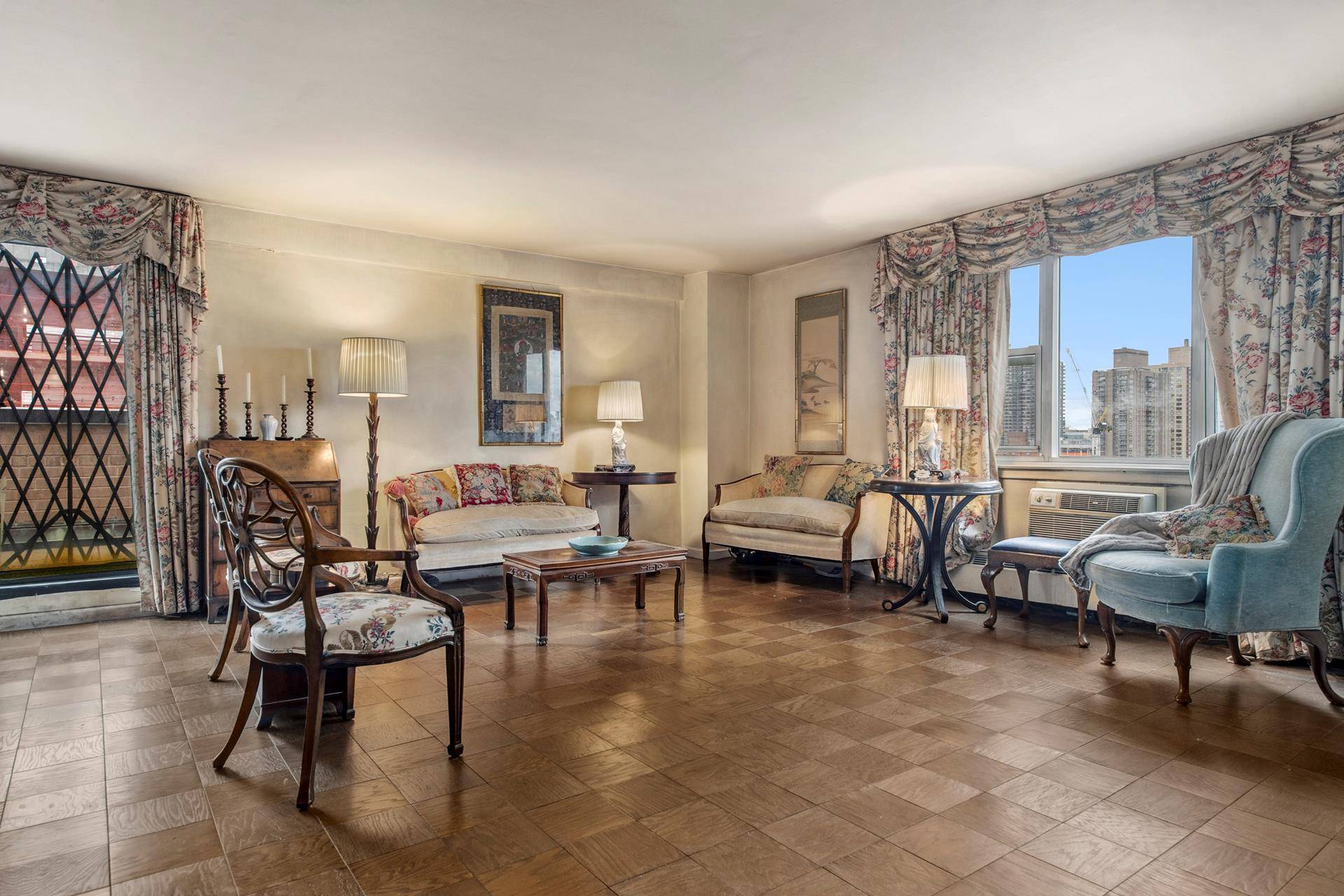 Searching for an expansive apartment with abundant light and an extensive terrace on the Upper East Side ?