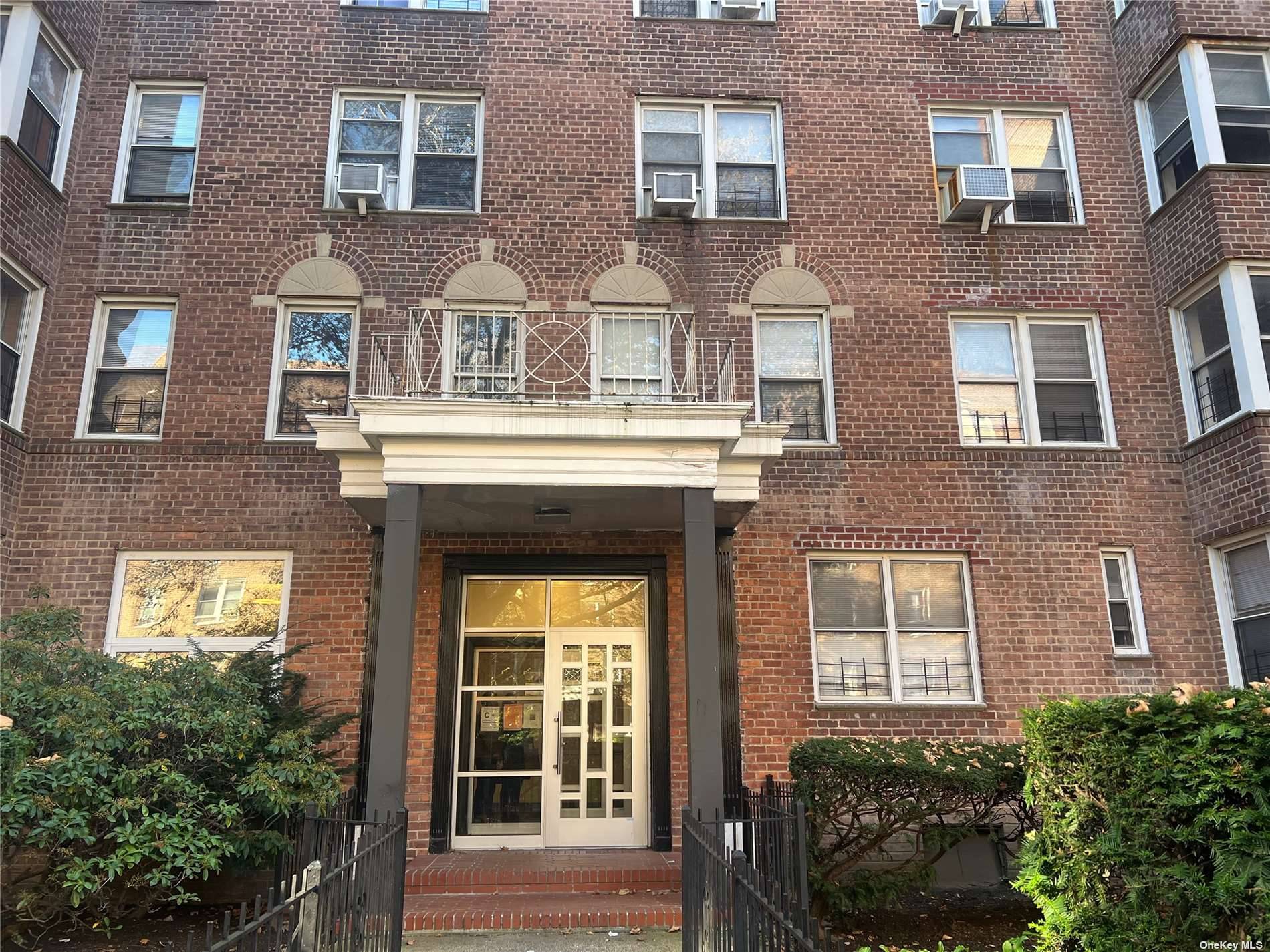 2 Bedroom co op located on the 6th floor in an elevator building ; Close proximity to schools, shopping, restaurants, banks, buses, train lines and more ; includes parking ; ...