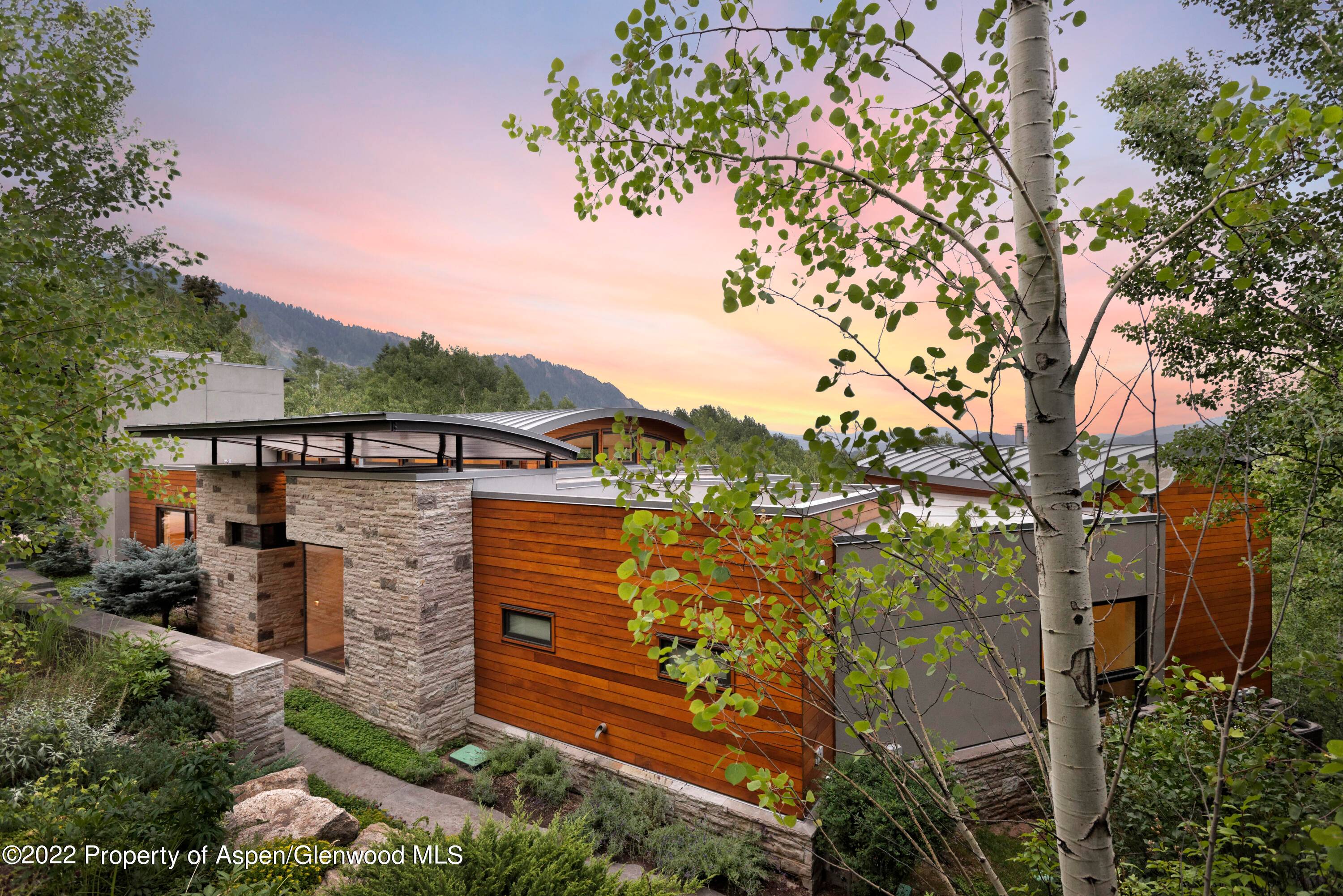 Perfectly nestled in between iconic Aspen and Pine trees, this chic contemporary 4 bedroom 5 bath home is located less than one mile from Aspen's core providing the flexibility to ...
