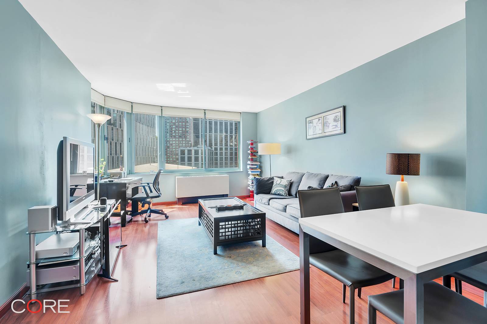 This one bedroom, one bathroom west facing apartment boasts sunset and water views, in a well maintained, full service condominium building located in Tribeca.