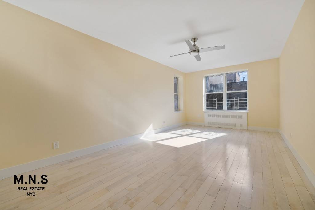 Three bedroom available in Central Brooklyn !