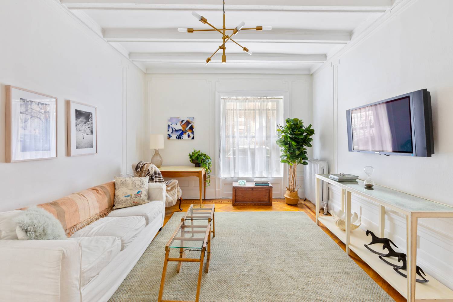 Set in a prime Brooklyn Heights location directly across from the Promenade, the beautiful Beaux Arts lobby welcomes you into this exquisitely designed and well appointed 3 Bedroom, 1 Full ...
