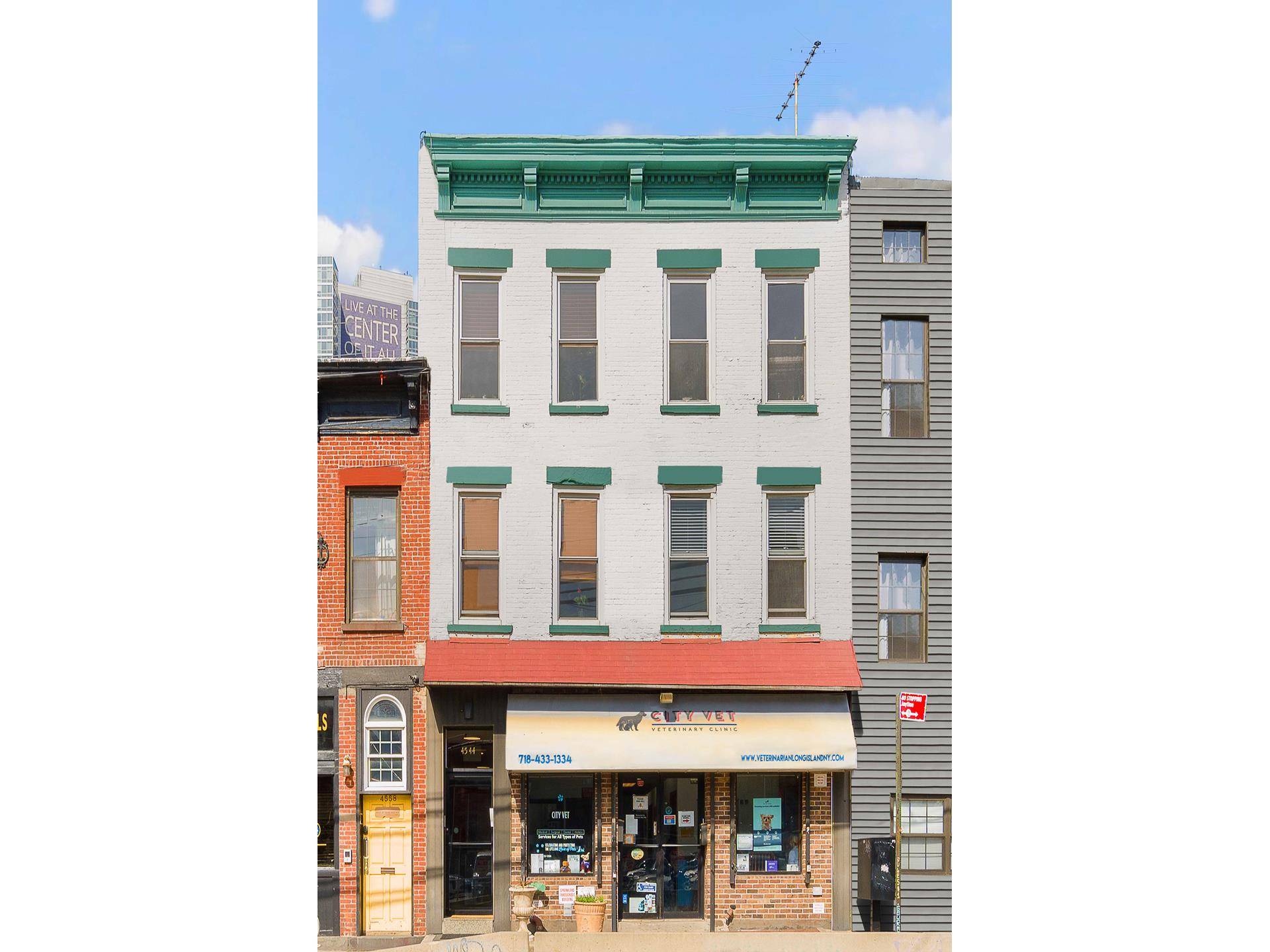 Investment Opportunity 4 Unit Apartment Building with Retail Space in Hunters Point, NYWelcome to 45 44 Vernon Boulevard, an exceptional investment opportunity in the vibrant Hunters Point neighborhood of New ...