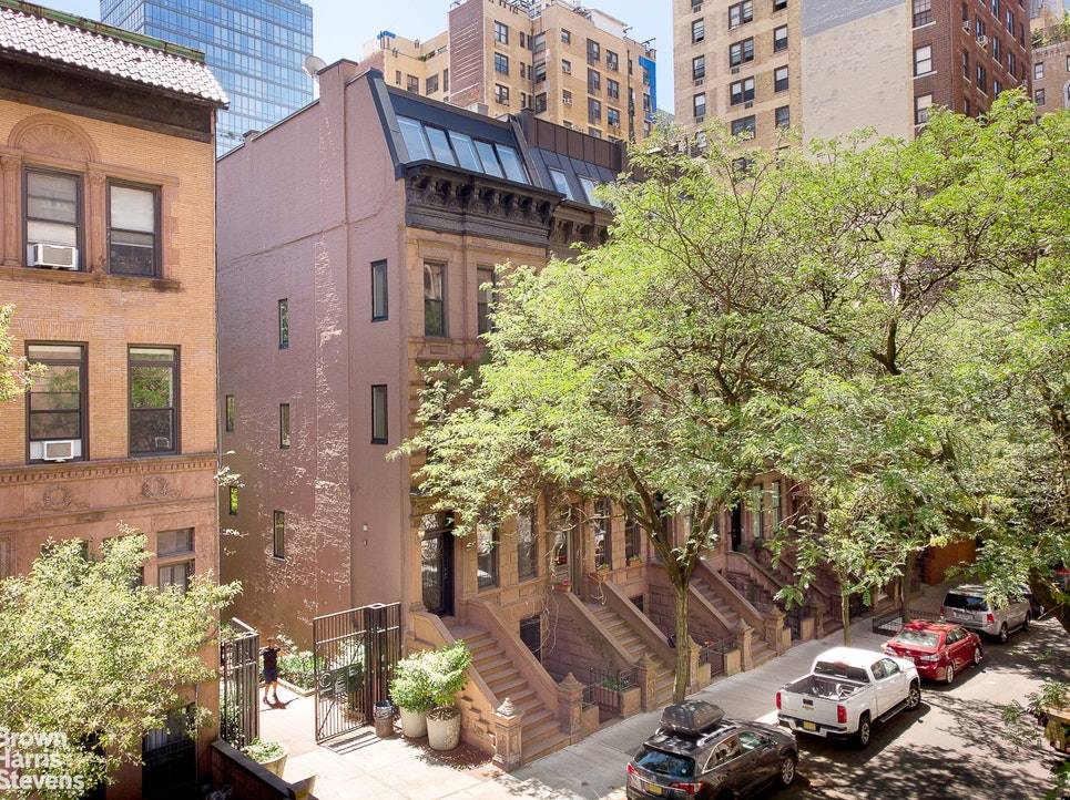NEWLY RENOVATED MULTI FAMILY TOWNHOUSE WITH FOUR EXPOSURES258 West 71st Street may be one of the most unique brownstones on the Upper West Side due to its location next to ...