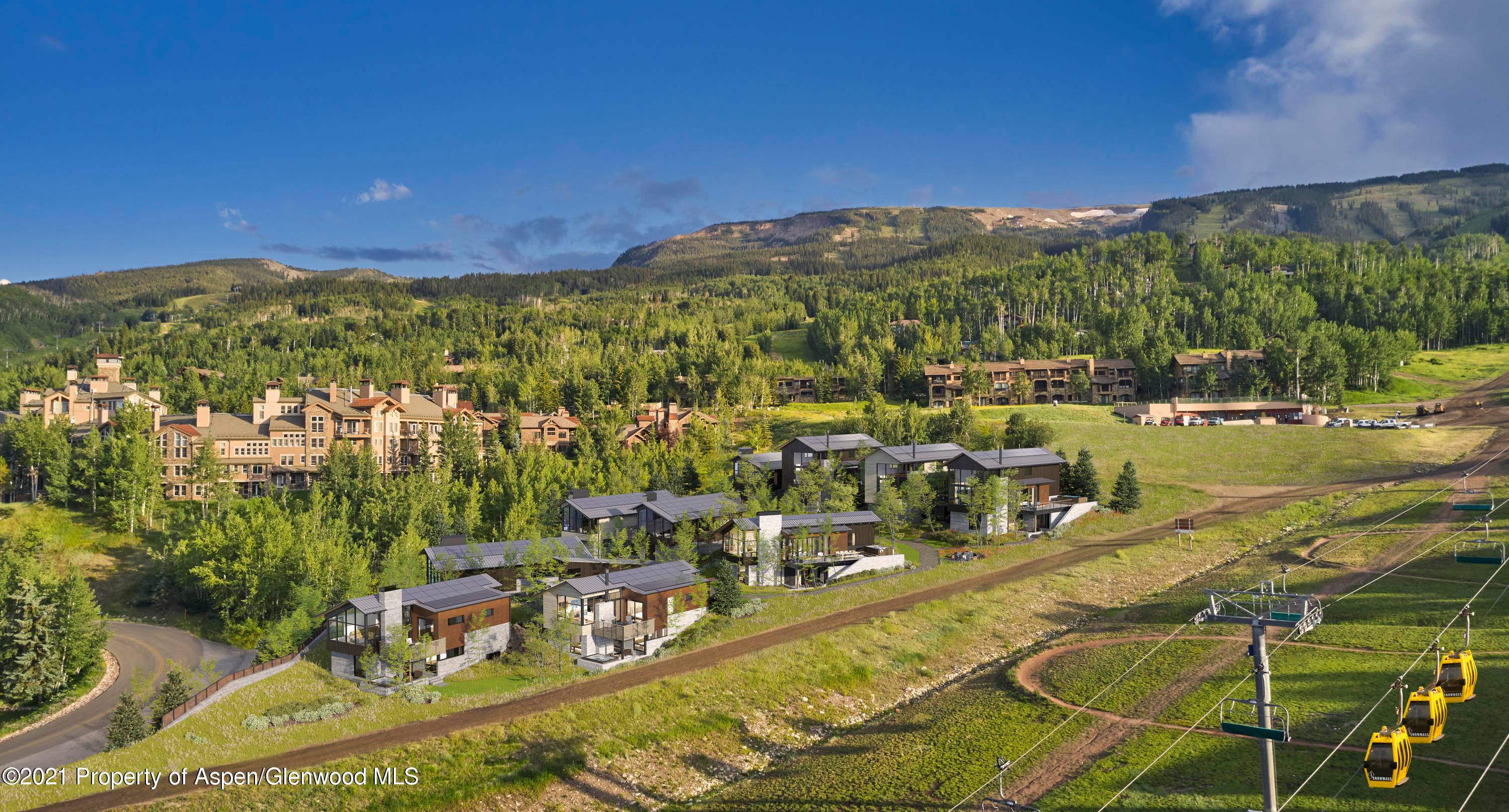 Located right on the ski way, this 3 bedroom home is adjacent to the community's Aspen Grove, with floor to ceiling windows that showcase the landscape.