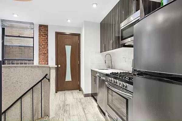 Amazing fully renovated 4 bedroom, 2 bathroom duplex with PRIVATE outdoor space on the Upper East Side !