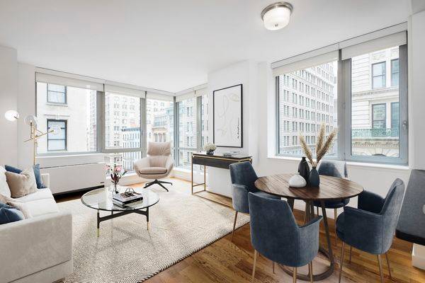 This perfectly designed, high floor two bedroom features a split bedroom plan, open gourmet kitchen, dining area in the living room, and floor to ceiling windows throughout the living area.