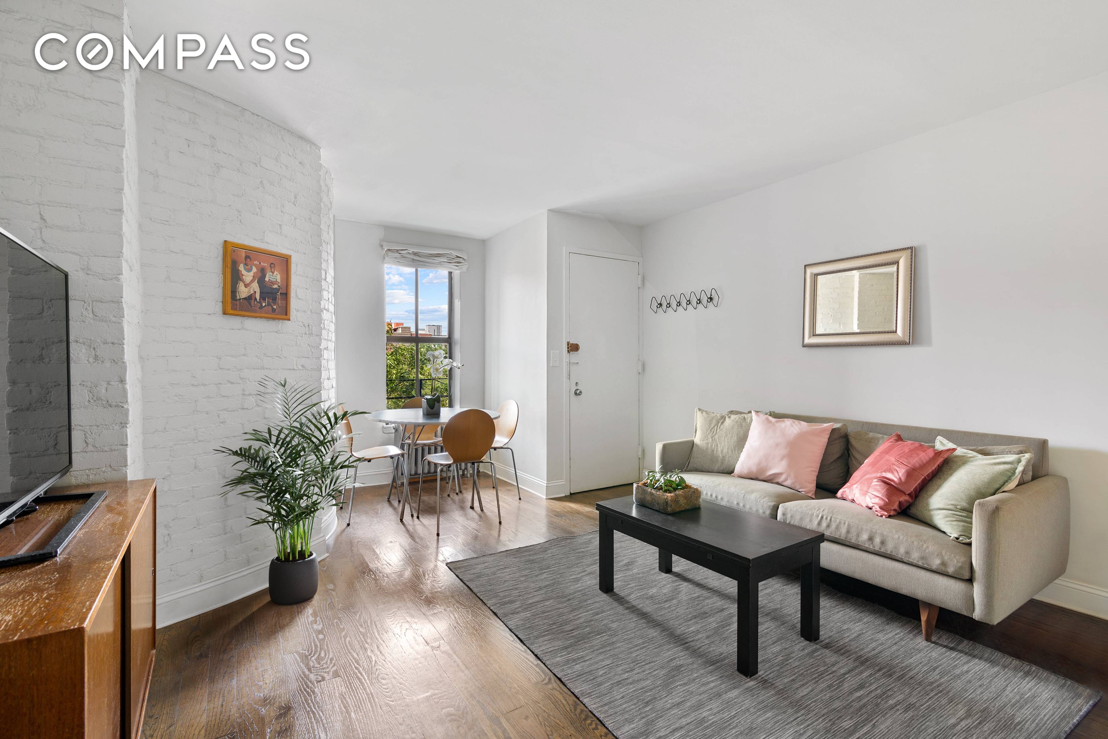This spacious and modern 1 BD I BA condo offers sophisticated, easy living in the iconic Cobble Hill Towers, a prewar building community with wonderful amenities like an expansive green ...