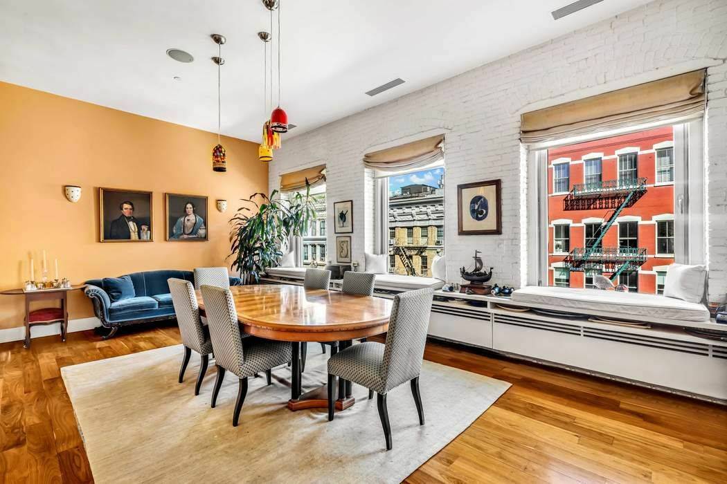 GRACIOUS SOHO DUPLEX PENTHOUSE WITH PRIVATE TERRACE Welcome to the perfect full floor loft providing privacy, serenity and stylish authentic Soho living !