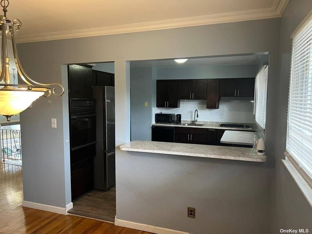 This 3 bedroom, 1full bath updated, features large living room with dining area with oak floors throughout, custom kitchen with gas cooking and a new flooring, heat electric and water ...