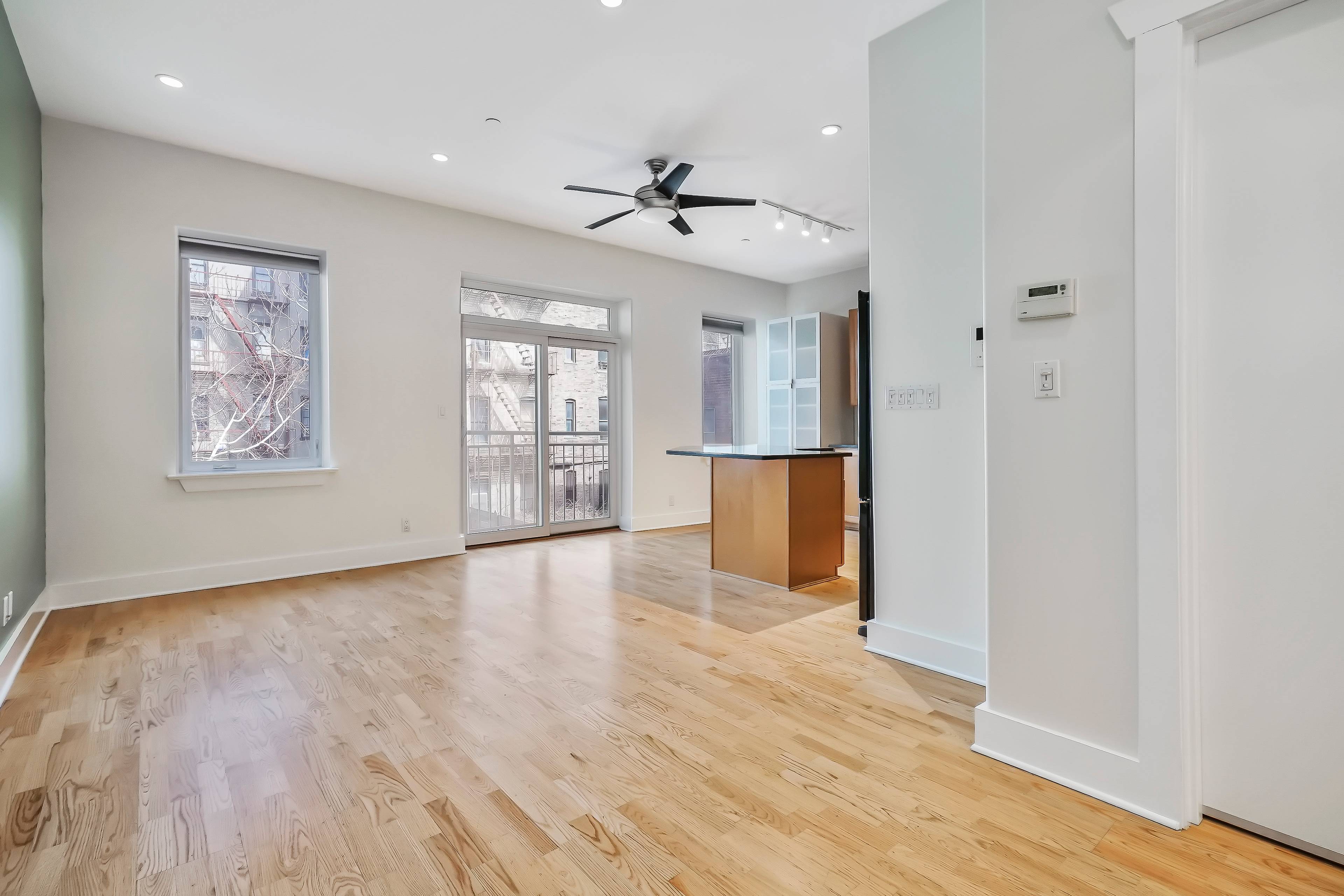 Immaculate 2 bed 2 bath, 1100 sf unit in a pristine boutique condo building on South 4th Street in Williamsburg.